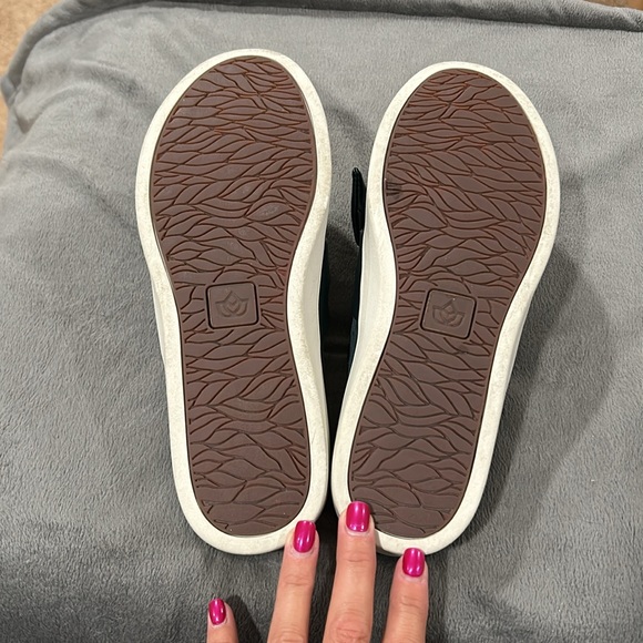 NWOT Spenco slip on green suede shoes with bow. Size 8 1/2. Excellent condition - Picture 3 of 6